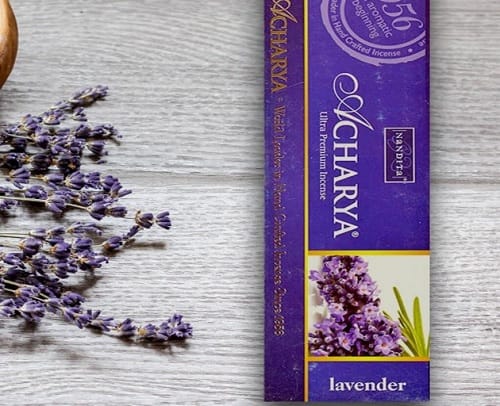 عود دستساز لوندر آچاریا ناندیتا، رایحه و مواد تشکیل دهنده آن