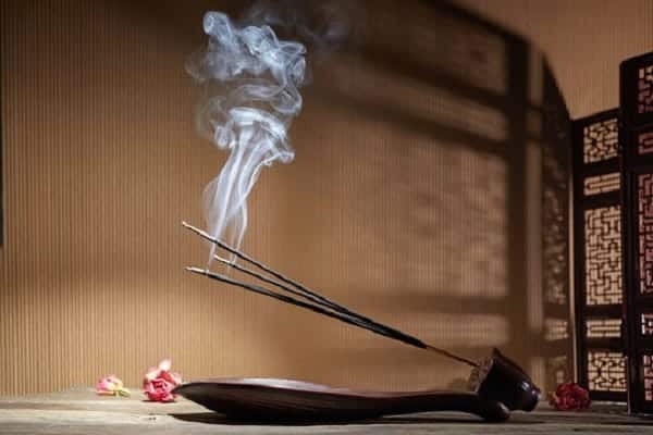 خواص انواع مختلف عود و فواید عود برای پوست و بدن