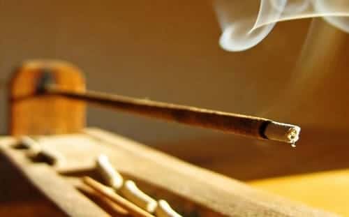 کاربرد عود در دعاها و طلسمها