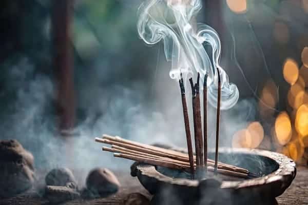 کاربرد و مفهوم عود معطر در علوم غریبه